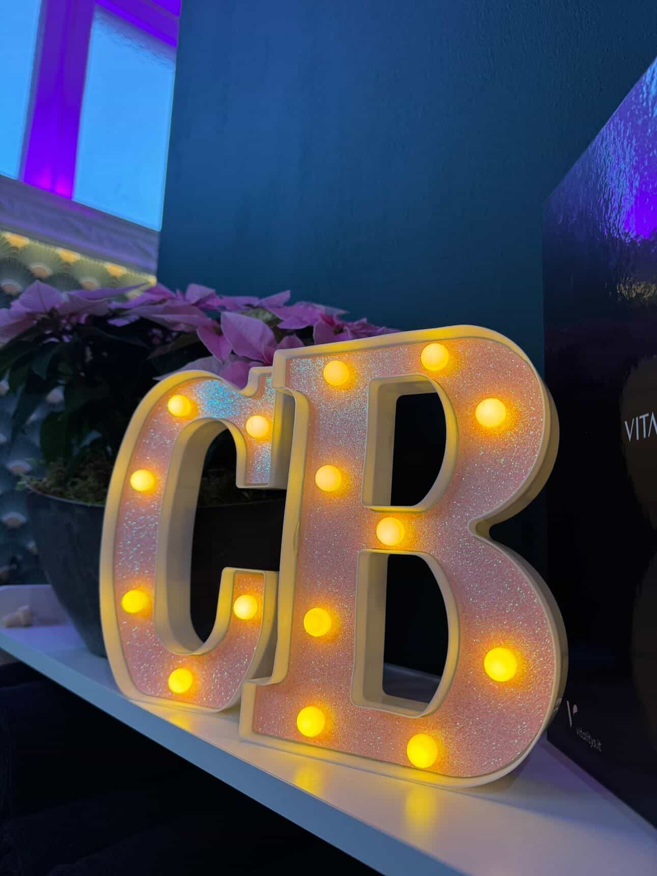 Beleuchtete CB Initialen