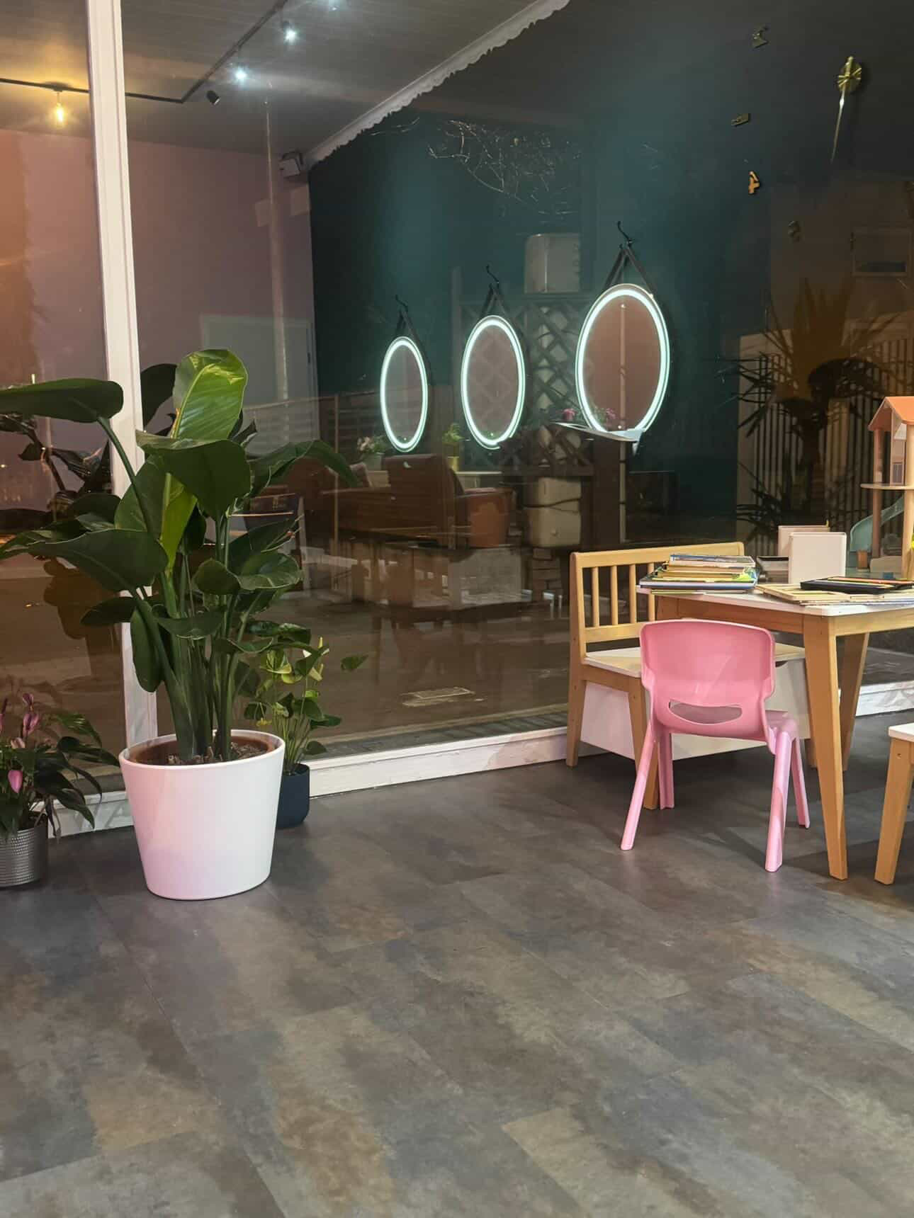 Kinderbereich und Lounge