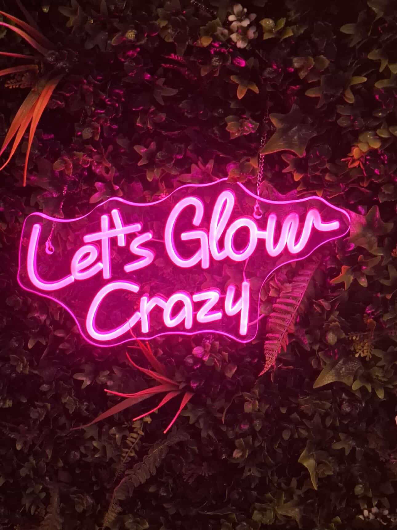 Neon-Schriftzug Let's Glow Crazy